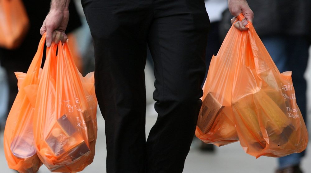 Nga sot ndalohen qeset plastike, rriten kostot per qytetaret